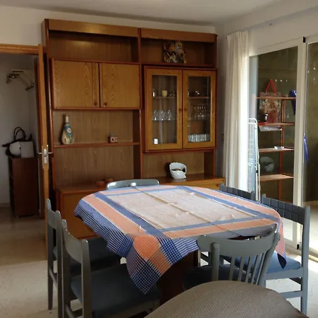 1 Apartment *